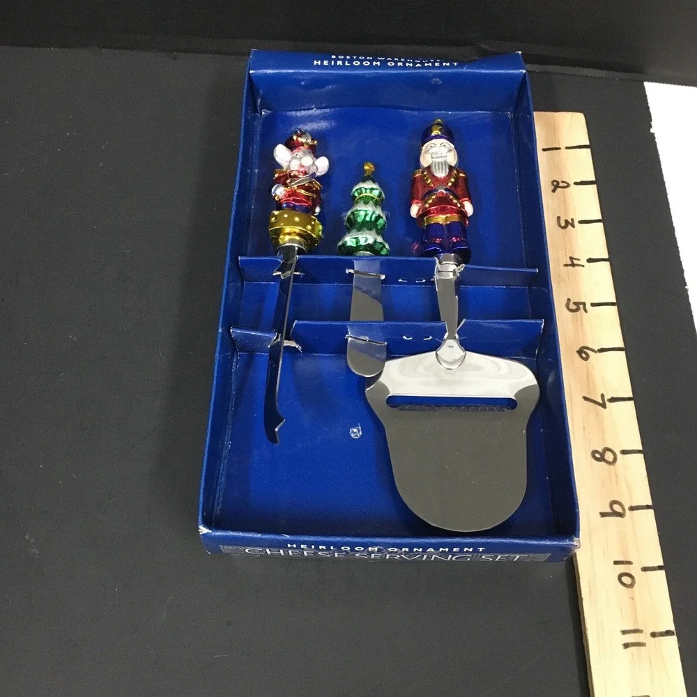 Boston Warehouse Christmas Heirloom Ornament Cheese serving set
